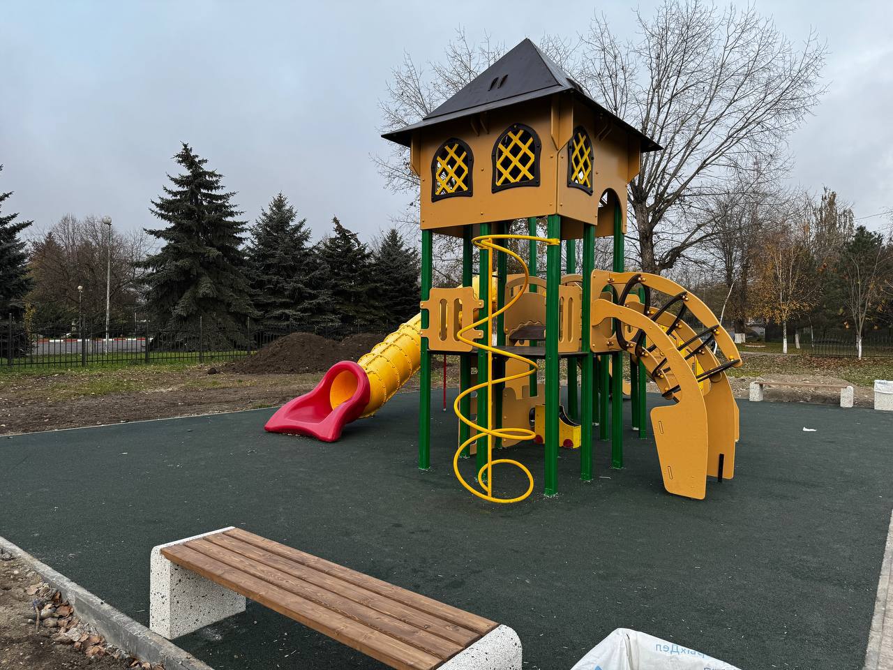 В Назрани появились ещё две современные детские площадки В Назрани появились ещё две современные детские площадки