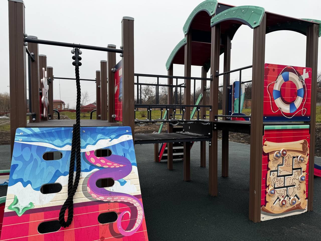 В Назрани открылись новые детские площадки В Назрани открылись новые детские площадки