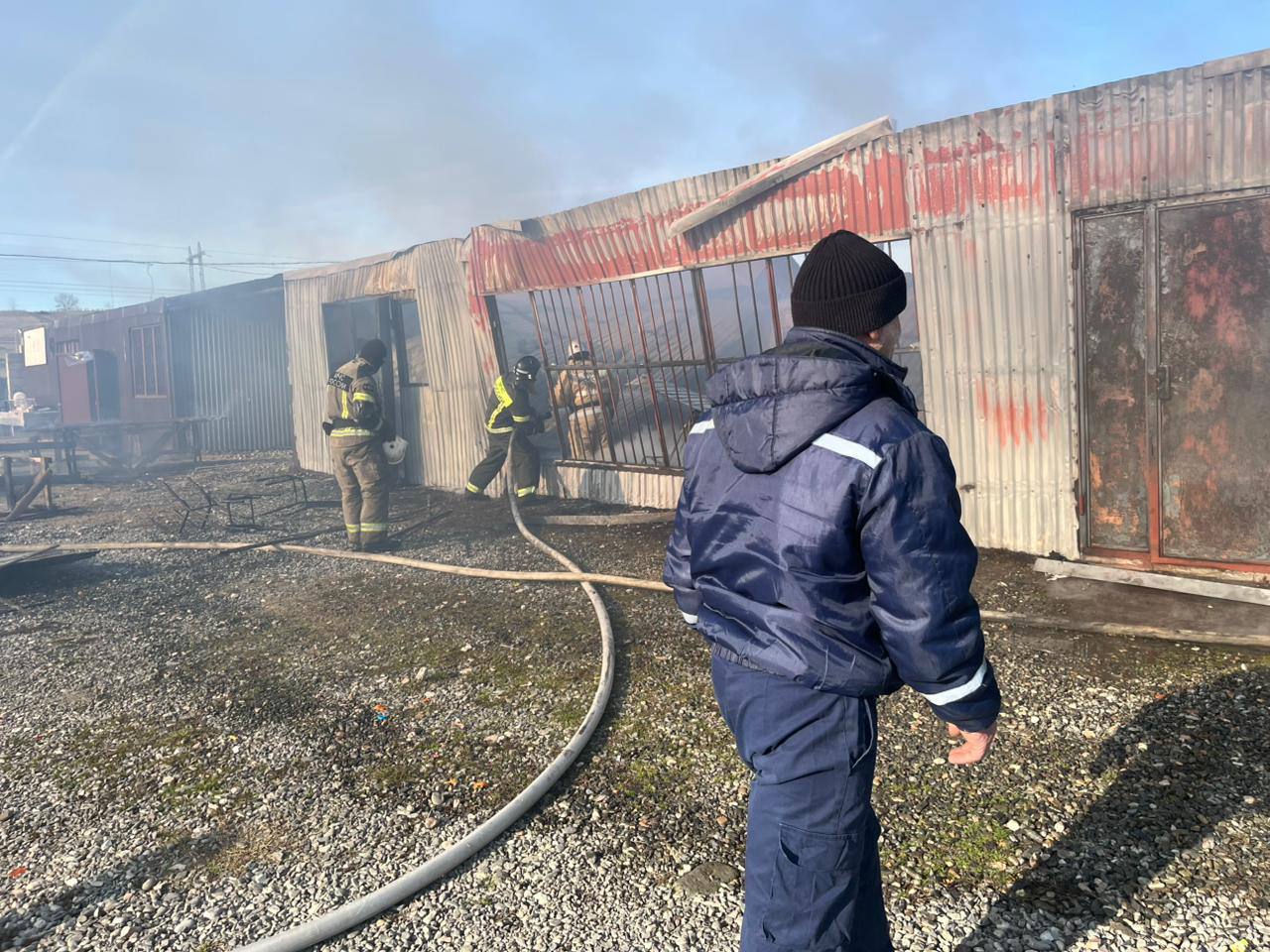 В 12:41 по мск 18.12.2025 года в Центр обработки вызовов "Служба 112" поступило сообщение о пожаре в с.п. Экажево по улице Оздоева В 12:41 по мск 18.12.2025 года в Центр обработки вызовов "Служба 112" поступило сообщение о пожаре в с.п. Экажево по улице Оздоева