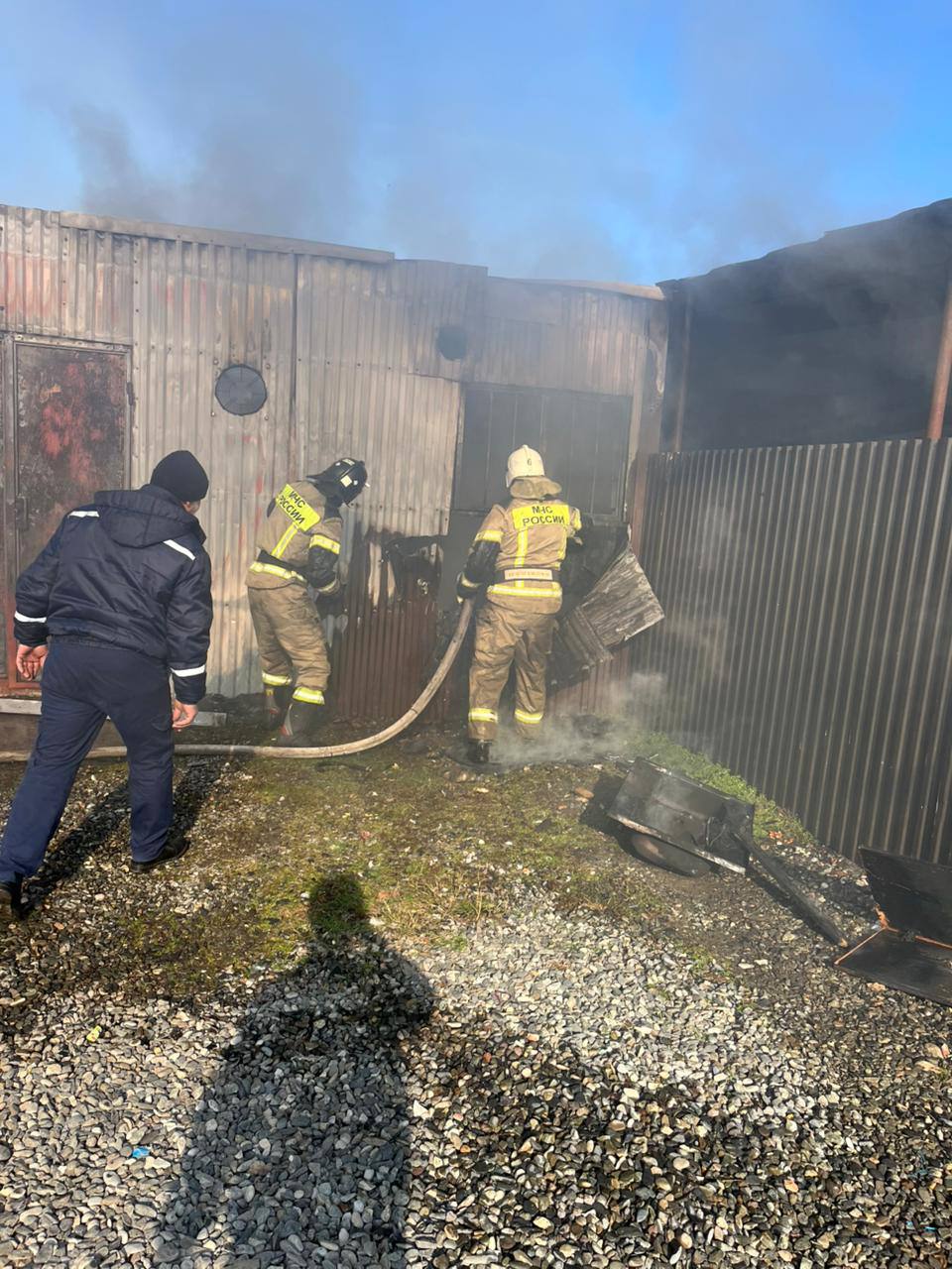 В 12:41 по мск 18.12.2025 года в Центр обработки вызовов "Служба 112" поступило сообщение о пожаре в с.п. Экажево по улице Оздоева