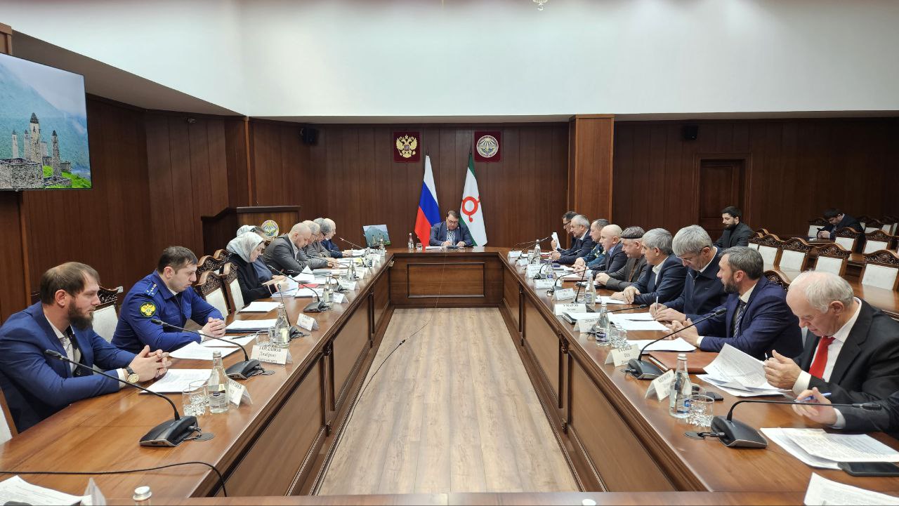 Как защитить детей на дорогах в темное время суток? Это обсудили на заседании комиссии по безопасности дорожного движения