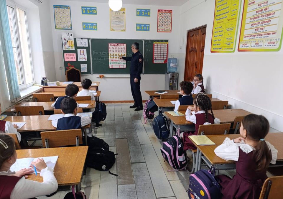 В преддверии зимних каникул в школах республики сотрудники ЦАФАП ГИБДД провели уроки безопасности