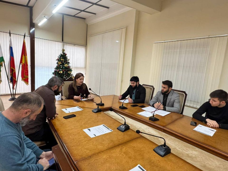 В администрации Магаса состоялось заседание Координационного совета, организованное для координации взаимодействия с местным отделением Общероссийского общественно-государственного движения детей и молодежи «Движение...