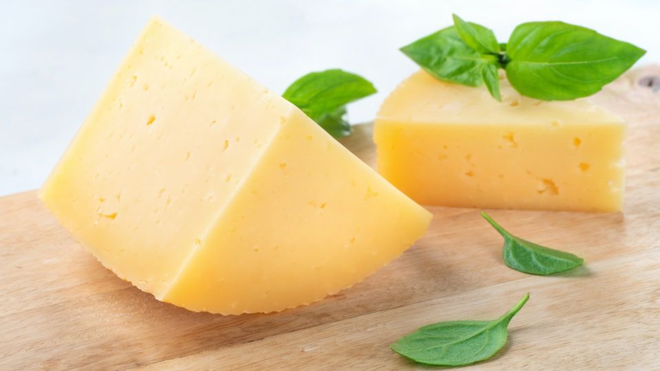 В магазинах «химичат» с сырной и колбасной нарезками: какие лучше не покупать