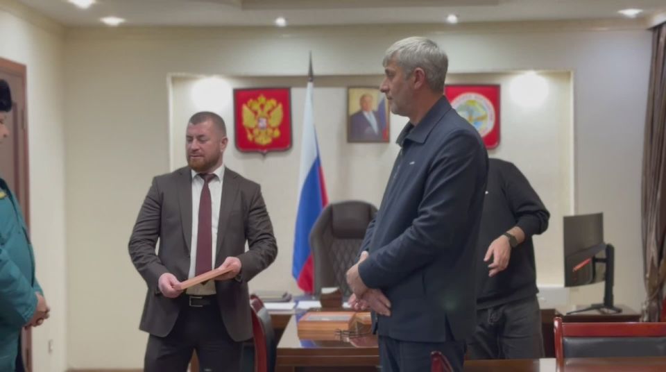 Аслан Умаров поздравил спасателей Сунжи с профессиональным праздником