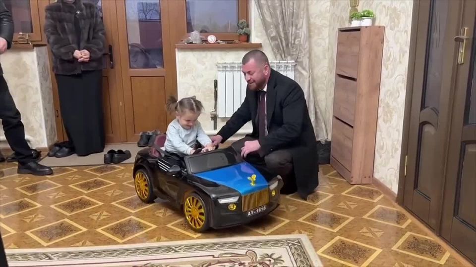 Аслан Умаров исполнил мечту трёхлетней Даны из Назрани