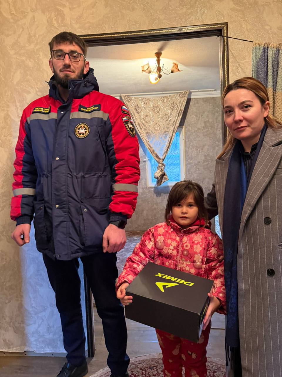 По поручению депутата Народного Собрания, члена комитета по образованию, культуре и информационной политике Мусы Мархиева навестили семью участника СВО