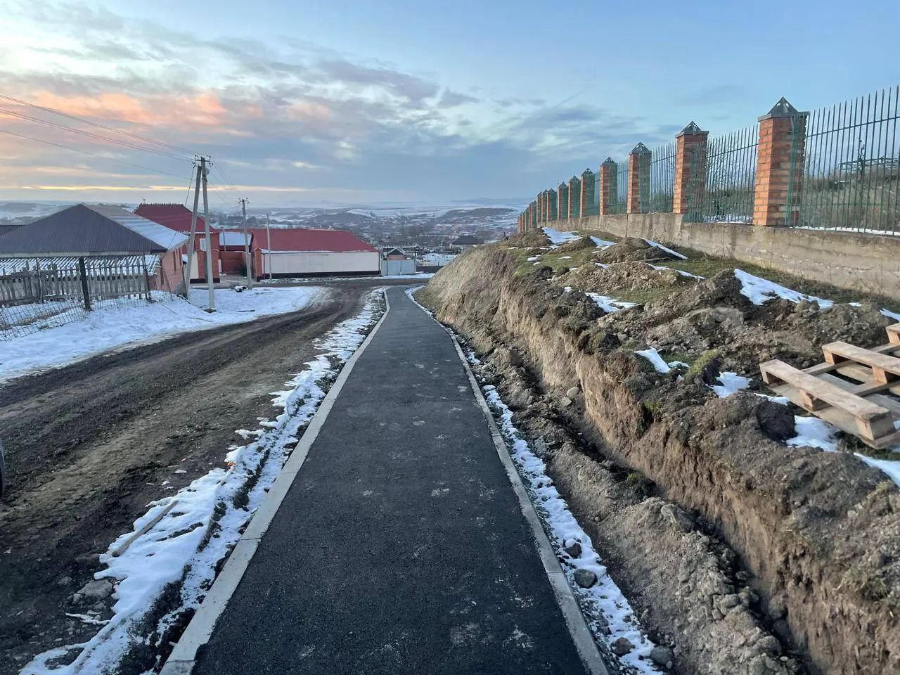 Новый тротуар к школе построили в селе Верхние Ачалуки Ингушетии