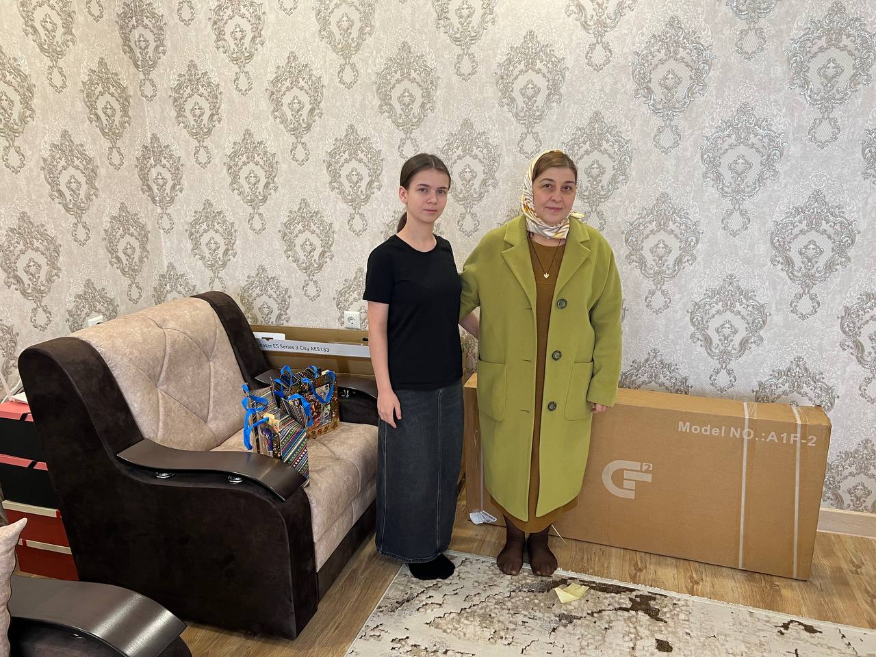 В преддверии новогодних праздников и в рамках Всероссийской акции «Ёлка желаний» и.о. министра по делам гражданской обороны и чрезвычайным ситуациям Республики Ингушетия Александр Евлоев исполнил мечту 15-летней Луизы...