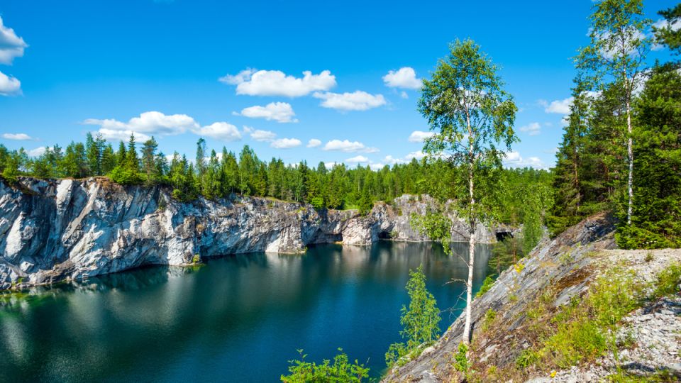 Таинственные глубины Рускеалы: как забытые карьеры стали объектом вдохновения