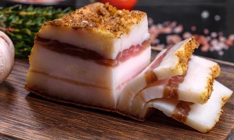 Сало: забытый суперфуд для здоровья, который стоит вернуть в рацион