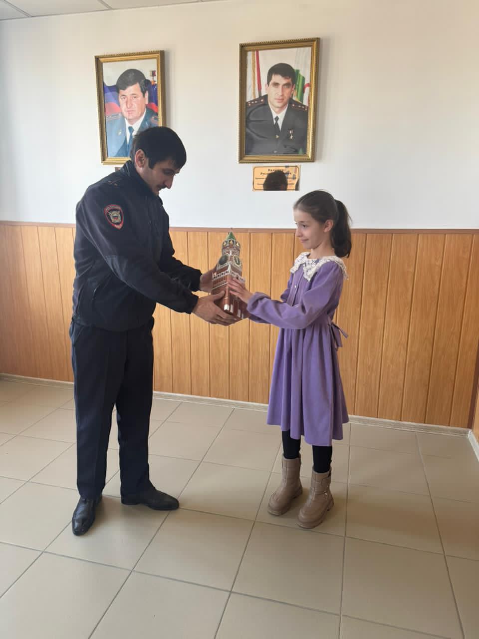 В Назрановский район прибыл «Полицейский Дед Мороз» В Назрановский район прибыл «Полицейский Дед Мороз»