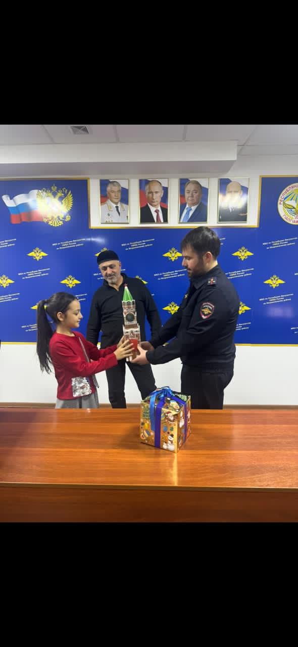 В Назрановский район прибыл «Полицейский Дед Мороз» В Назрановский район прибыл «Полицейский Дед Мороз»