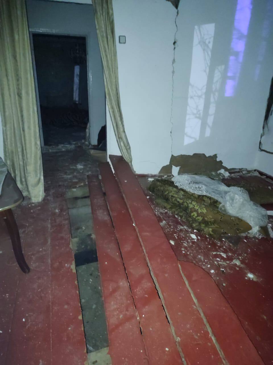 В 18:00 по (мск) 06.01.2026 года в Центр обработки вызовов "Служба 112" поступило сообщение о том, что в с.п. Сагопши по улице Орджоникидзе д. 33, произошел взрыв газо-воздушной смеси В 18:00 по (мск) 06.01.2026 года в Центр обработки вызовов "Служба 112" поступило сообщение о том, что в с.п. Сагопши по улице Орджоникидзе д. 33, произошел взрыв газо-воздушной смеси