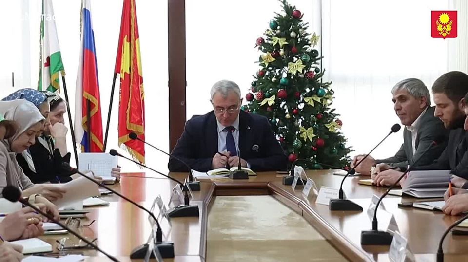 В первый рабочий день после новогодних праздников Муса Темурзиев провел совещание, на котором обсудили планы на будущее и актуальные вопросы