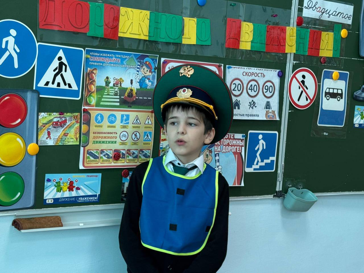 Сотрудники ОГИБДД ОМВД России по Джейрахскому району приняли участие в викторине по ПДД Сотрудники ОГИБДД ОМВД России по Джейрахскому району приняли участие в викторине по ПДД