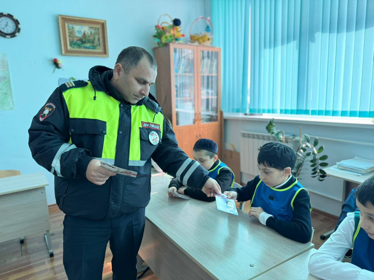 Сотрудники ОГИБДД ОМВД России по Джейрахскому району приняли участие в викторине по ПДД Сотрудники ОГИБДД ОМВД России по Джейрахскому району приняли участие в викторине по ПДД