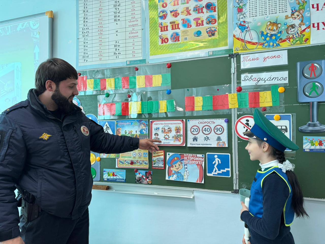 Сотрудники ОГИБДД ОМВД России по Джейрахскому району приняли участие в викторине по ПДД Сотрудники ОГИБДД ОМВД России по Джейрахскому району приняли участие в викторине по ПДД