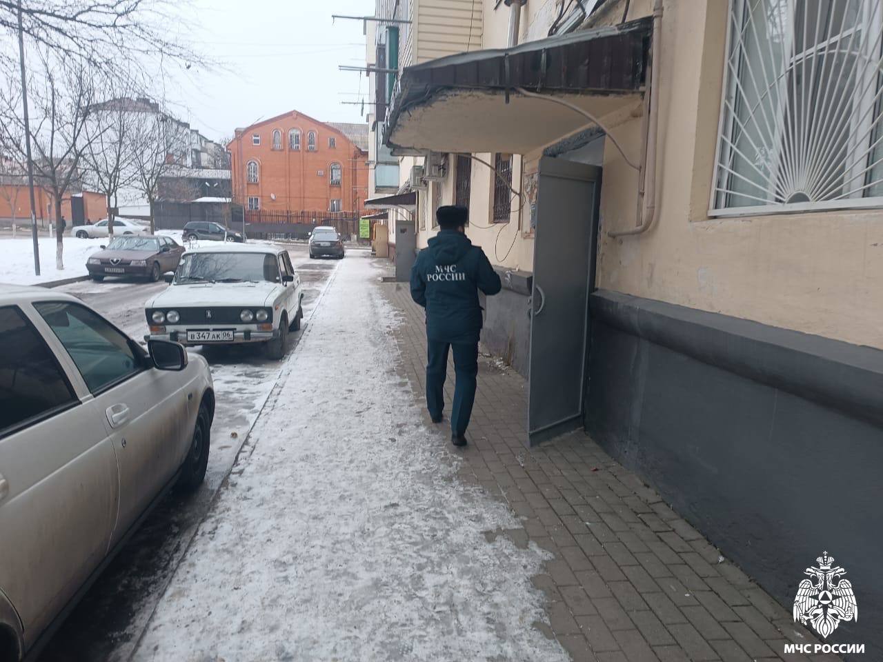 Памятки о пожарной безопасности разместили в жилых домах Назрани Памятки о пожарной безопасности разместили в жилых домах Назрани