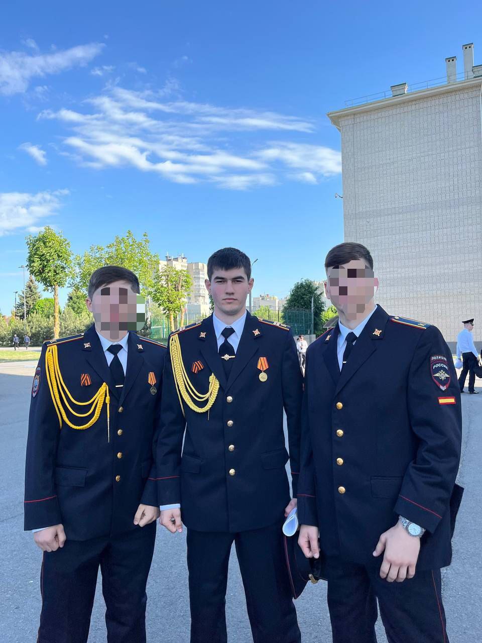 "В 5 классе загорелся мечтой стать полицейским и после школы поступил в Ростовский институт МВД России" "В 5 классе загорелся мечтой стать полицейским и после школы поступил в Ростовский институт МВД России"