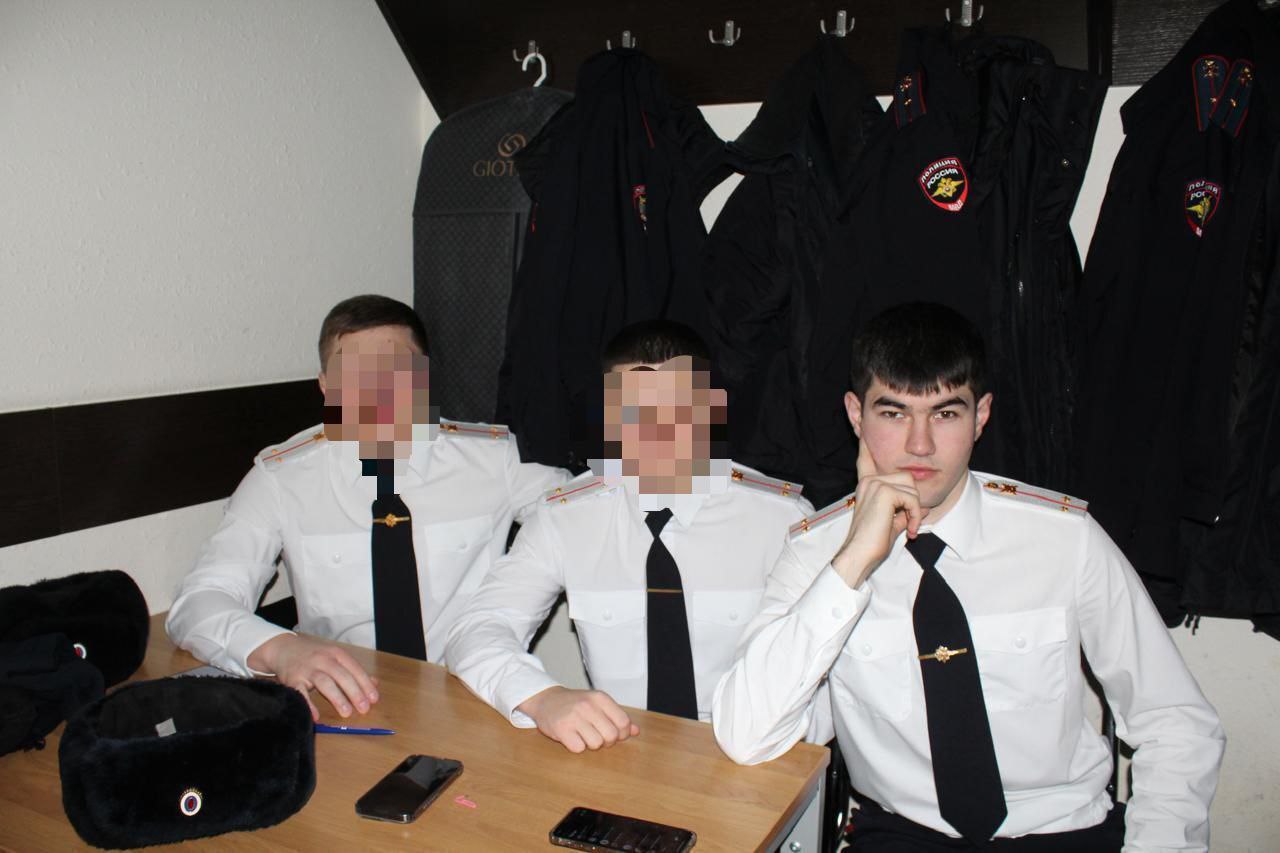 "В 5 классе загорелся мечтой стать полицейским и после школы поступил в Ростовский институт МВД России" "В 5 классе загорелся мечтой стать полицейским и после школы поступил в Ростовский институт МВД России"