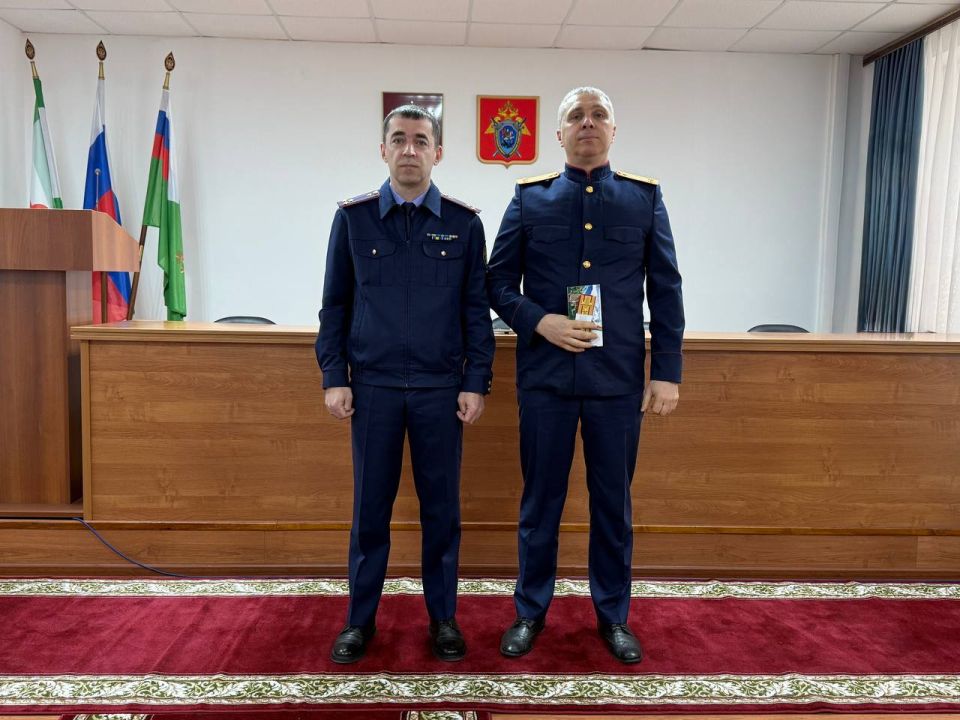 В следственном управлении СК России по Республике Ингушетия поздравили офицера с присвоением очередного специального звания