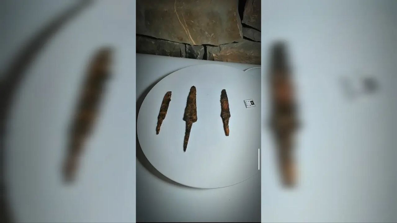 Археологи обнаружили коллекцию старинных хозяйственных ножей XVIII–XIX веков на территории башенного комплекса «Нижний Пуй» в Ингушетии