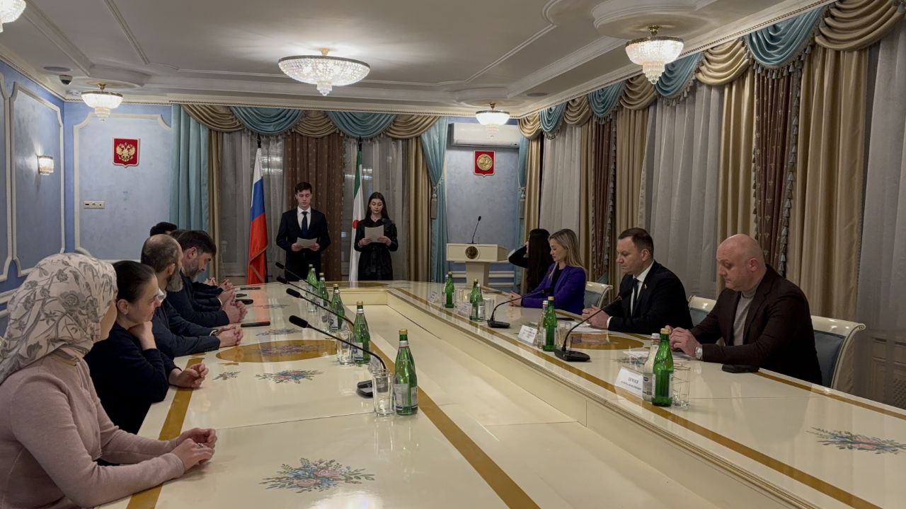 Медиков из ведущих клиник Москвы наградили по поручению Главы Ингушетии Медиков из ведущих клиник Москвы наградили по поручению Главы Ингушетии