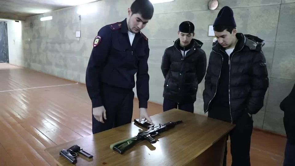 Будущие архитекторы и дизайнеры побывали в гостях у полицейских в рамках Всероссийской акции «Студенческий десант»