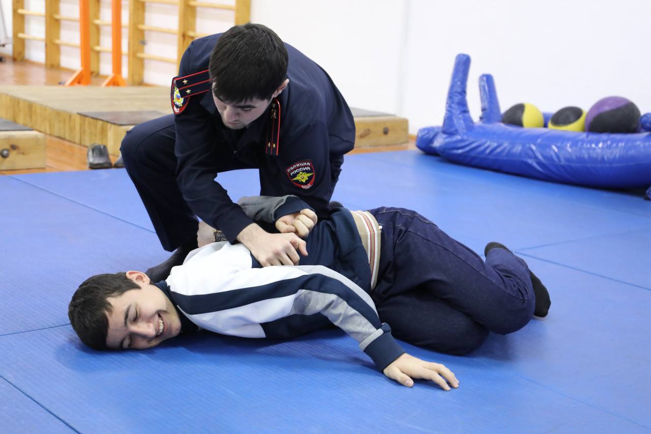 Будущие архитекторы и дизайнеры побывали в гостях у полицейских в рамках Всероссийской акции «Студенческий десант» Будущие архитекторы и дизайнеры побывали в гостях у полицейских в рамках Всероссийской акции «Студенческий десант»