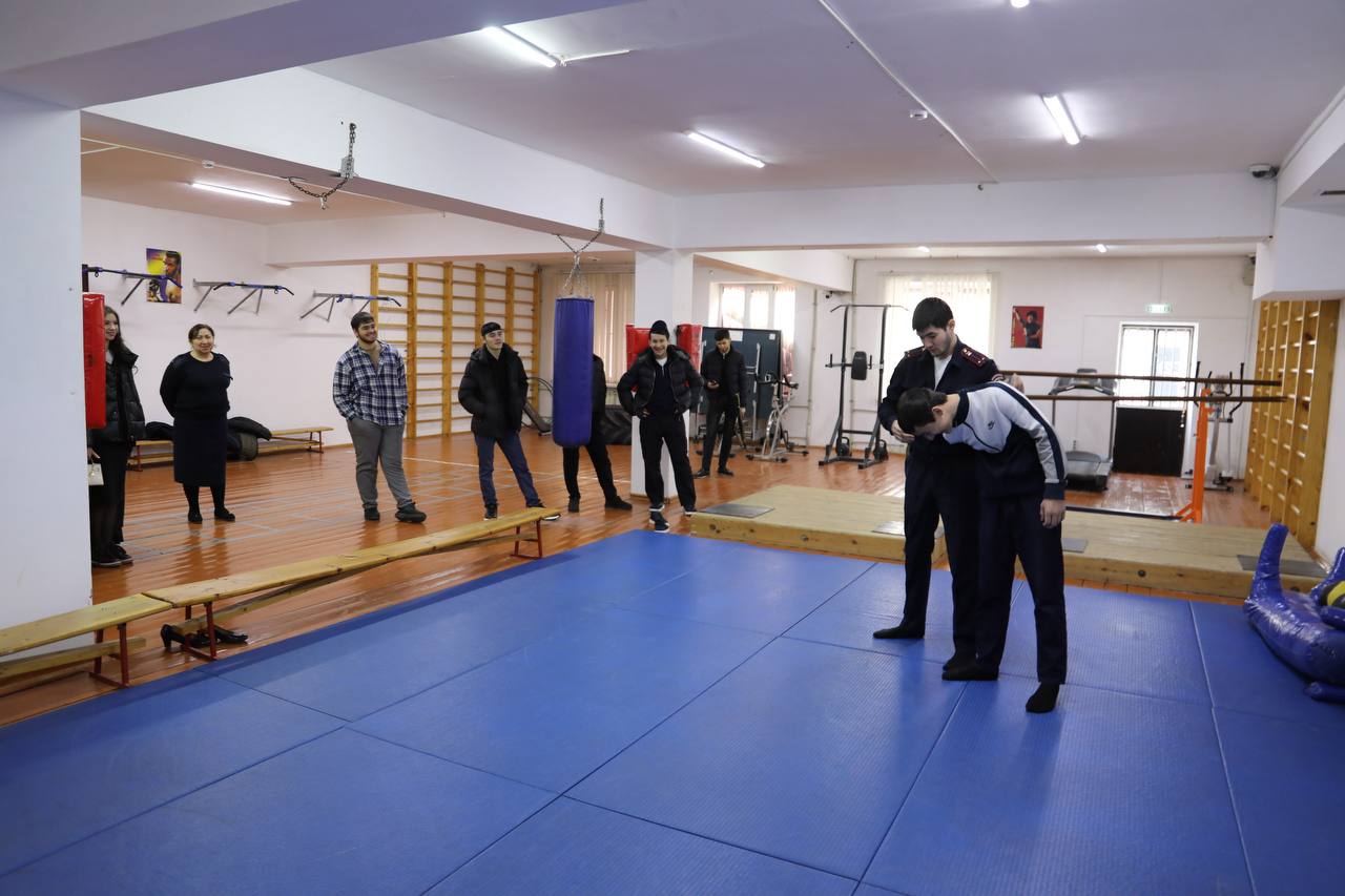 Будущие архитекторы и дизайнеры побывали в гостях у полицейских в рамках Всероссийской акции «Студенческий десант» Будущие архитекторы и дизайнеры побывали в гостях у полицейских в рамках Всероссийской акции «Студенческий десант»