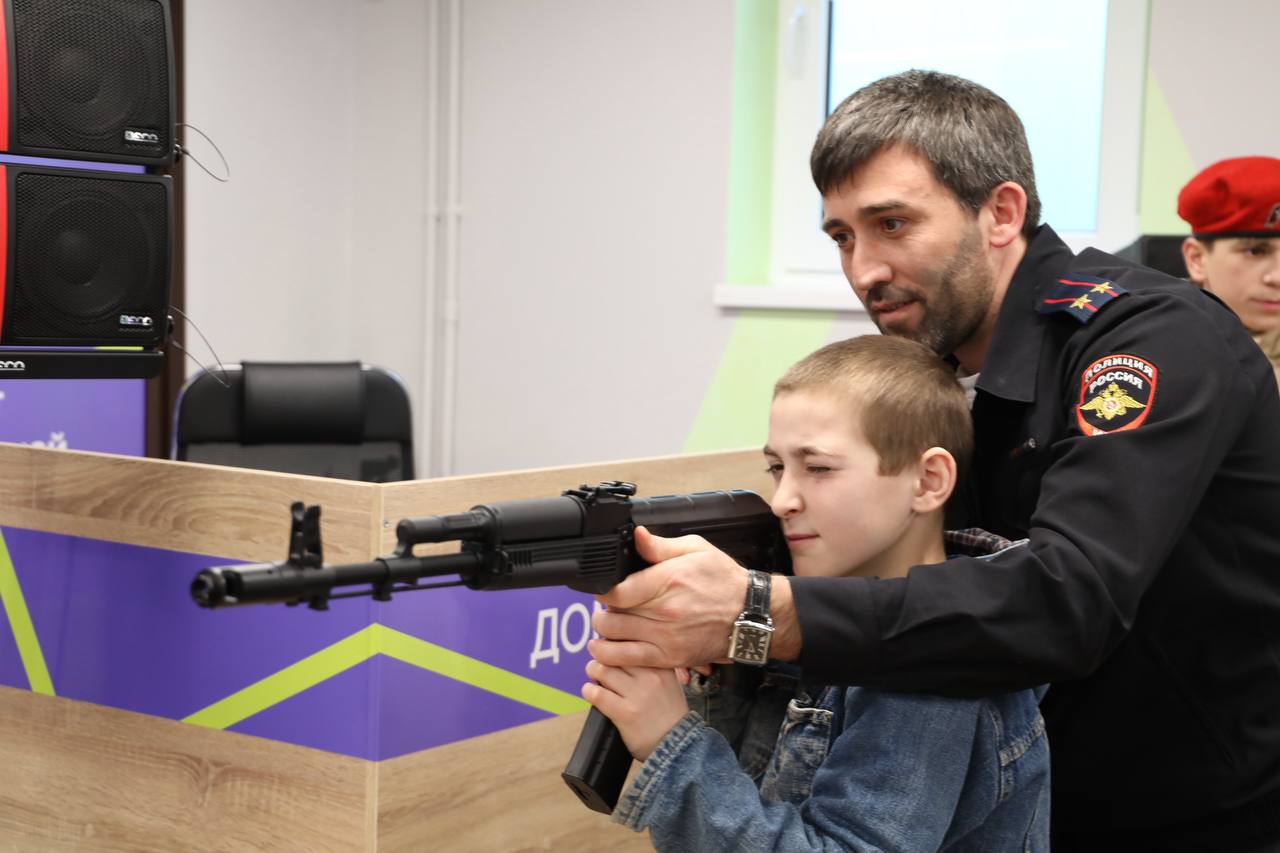 «Ориентир – закон и честь!» Полицейские Ингушетии совместно с Юнармиейрассказали подросткам о том, как выбрать в жизни правильный путь «Ориентир – закон и честь!» Полицейские Ингушетии совместно с Юнармиейрассказали подросткам о том, как выбрать в жизни правильный путь