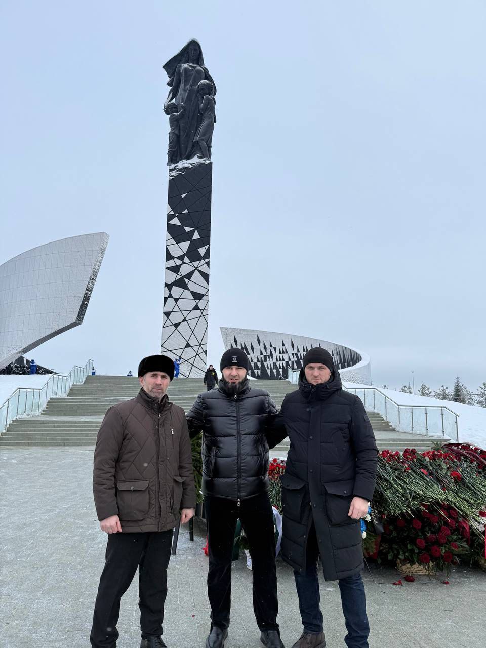 Полпреды Ингушетии в Северо-Западном федеральном округе Муслим Аушев и в Новгородской области Камбулат Богатырев приняли участие в торжественно-траурных мероприятиях, посвящённых годовщине полного снятия блокады Ленинграда