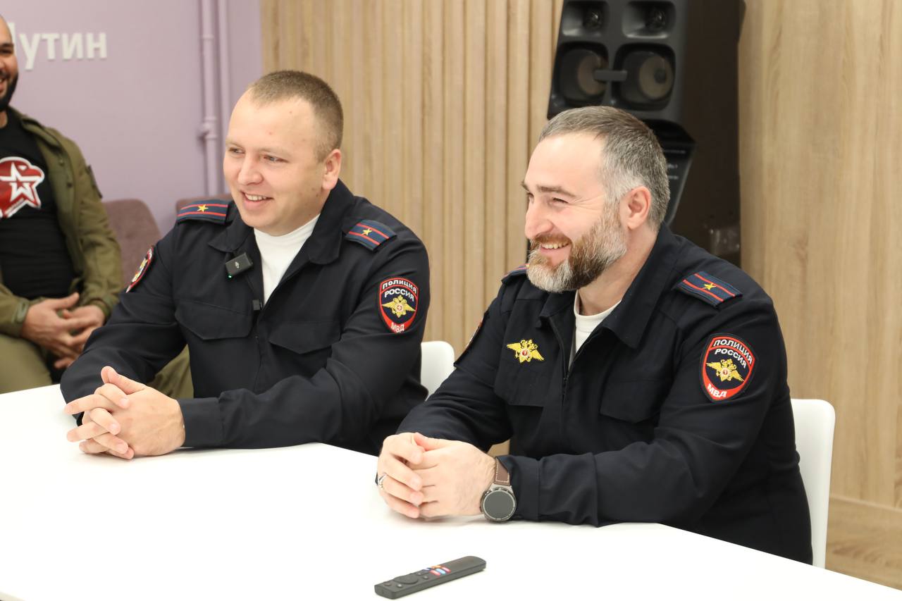 «Ориентир – закон и честь!» Полицейские Ингушетии совместно с Юнармиейрассказали подросткам о том, как выбрать в жизни правильный путь «Ориентир – закон и честь!» Полицейские Ингушетии совместно с Юнармиейрассказали подросткам о том, как выбрать в жизни правильный путь