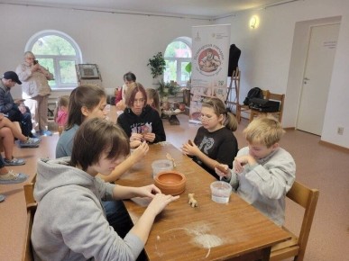 В Пушкарах запустили уникальную гончарную мастерскую для общественности