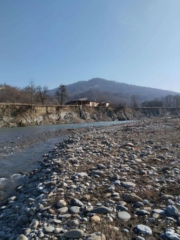 Завершены работы по укреплению берегов реки Асса в селе Галашки Ингушетии, направленные на защиту жителей от ежегодных подтоплений