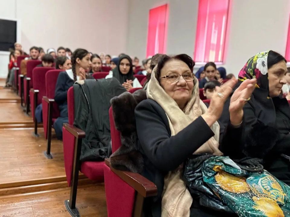 В Ингушетии реализуют проект «Единой России» по поддержке матерей погибших воинов, организовав для них тёплую встречу в Экажевском Доме культуры