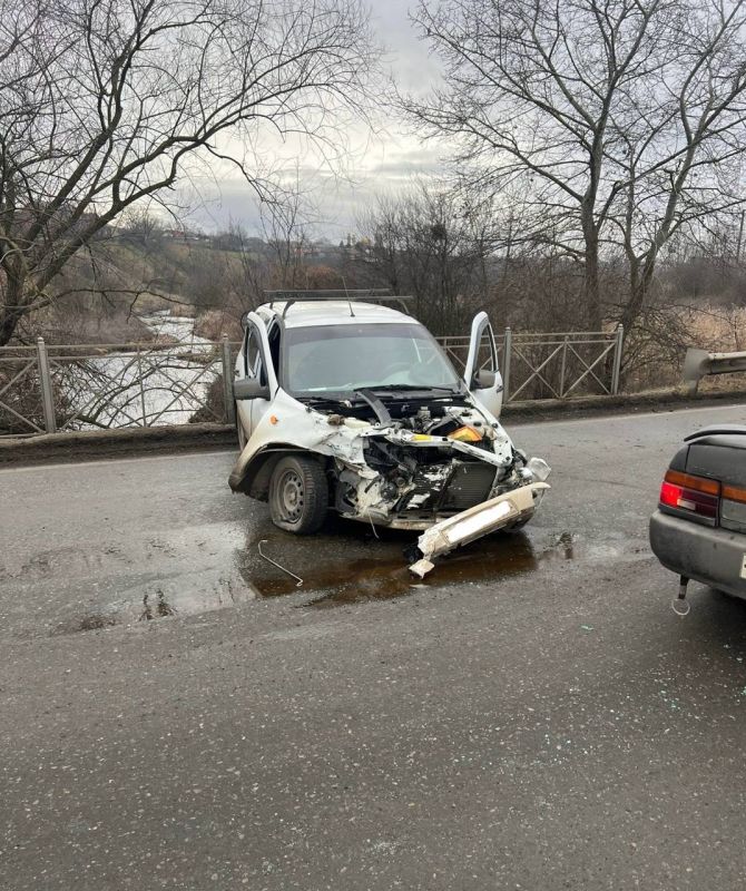 В 09:48 по (мск) 03.02.2026 года в Центр обработки вызовов «Служба 112» поступило сообщение о дорожно-транспортном происшествии в г. Назрань, А/О Гамурзиевский по улице Студенческая № 3Б