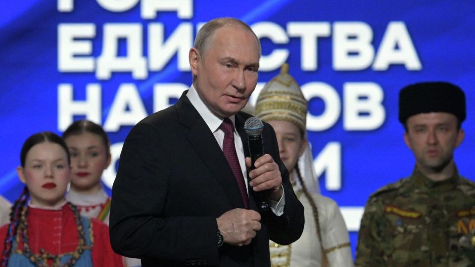 Президент РФ Владимир Путин дал старт Году единства народов России