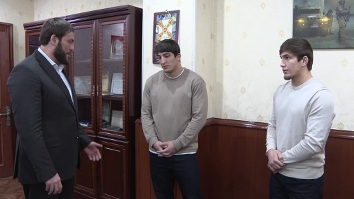 Первый заместитель Председателя Правительства РИ Магомед Евлоев по поручению Главы региона наградил борцов вольного стиля Мухамед-Тахира и Исмаила Ханиевых