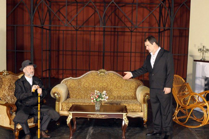 В Ингушском молодежном театре состоится сдача новой постановки А.Льянова «Будьте здоровы!» по одноименной комедии французского драматурга Пьера Шено