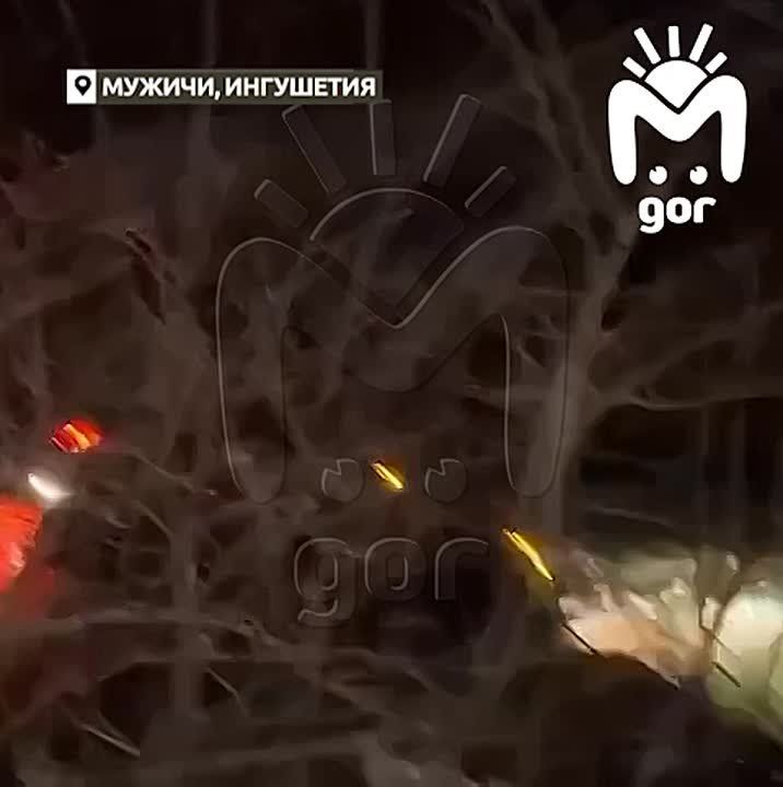 Китайский внедорожник улетел в горную реку в Ингушетии