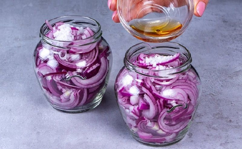 Невероятный маринованный лук: яркость вкуса для зимних стейков