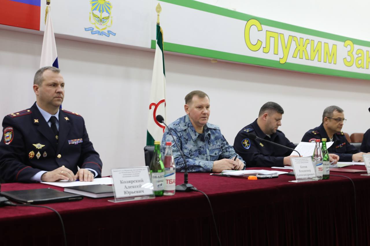 В региональном Министерстве вручили погоны сотрудникам, получившим первые и очередные звания, а также ведомственные награды отличившимся офицерам В региональном Министерстве вручили погоны сотрудникам, получившим первые и очередные звания, а также ведомственные награды отличившимся офицерам