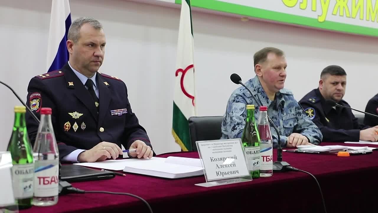 В региональном Министерстве вручили погоны сотрудникам, получившим первые и очередные звания, а также ведомственные награды отличившимся офицерам