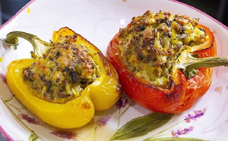 Овощная феерия: фаршированные перцы с грибами, которые стоит попробовать