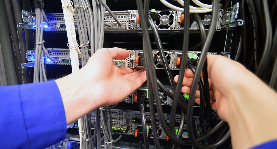 Госдума поддержала законопроект о приостановке связи по запросу ФСБ