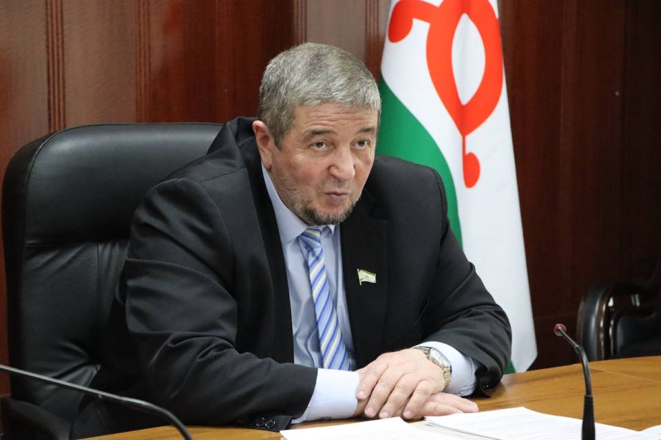 Под руководством вице-спикера, председателя комитета Народного Собрания РИ по местному самоуправлению, национальной политике, связям с общественностью и религиозными организациями Руслана Парова прошло заседание рабочей...