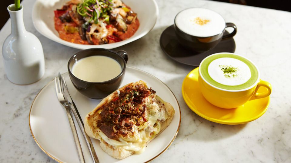 Можно ли запивать еду: факты и мифы