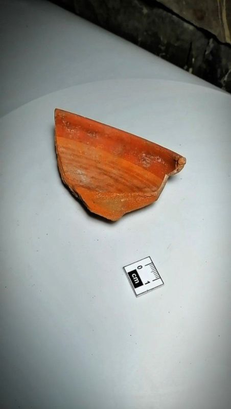 Фрагмент древней керамики из комплекса Гирети, найденный в 2025 году в ходе археологических раскопок